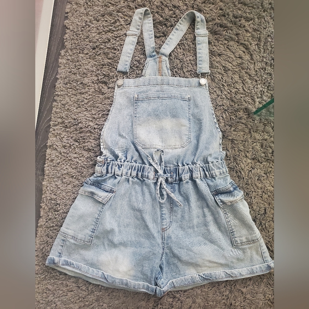 Almost Famous Light Wash Denim Short-Alls, size L